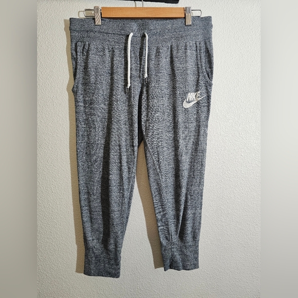 Nike Charcoal Gray Capri Sweatpants - Picture 4 of 7